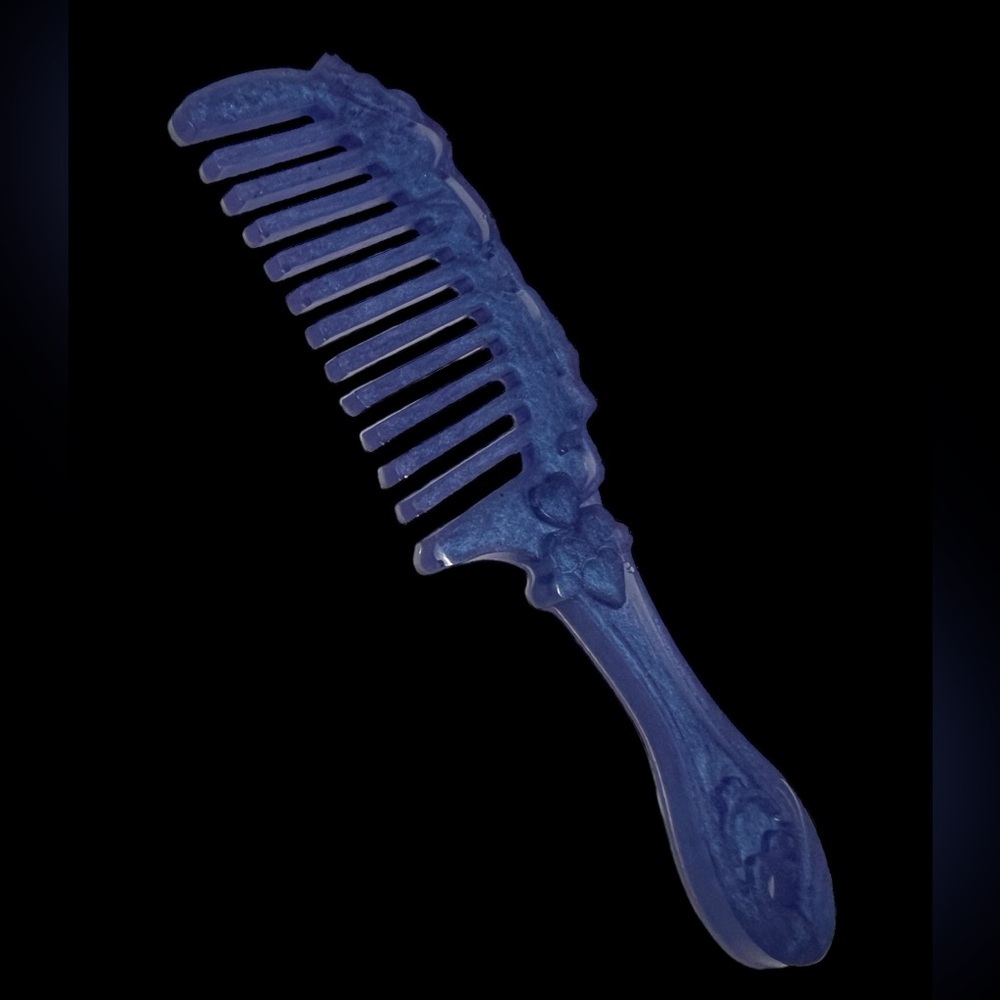 Handmade comb Epoxy Resin Purple with Heart Detail